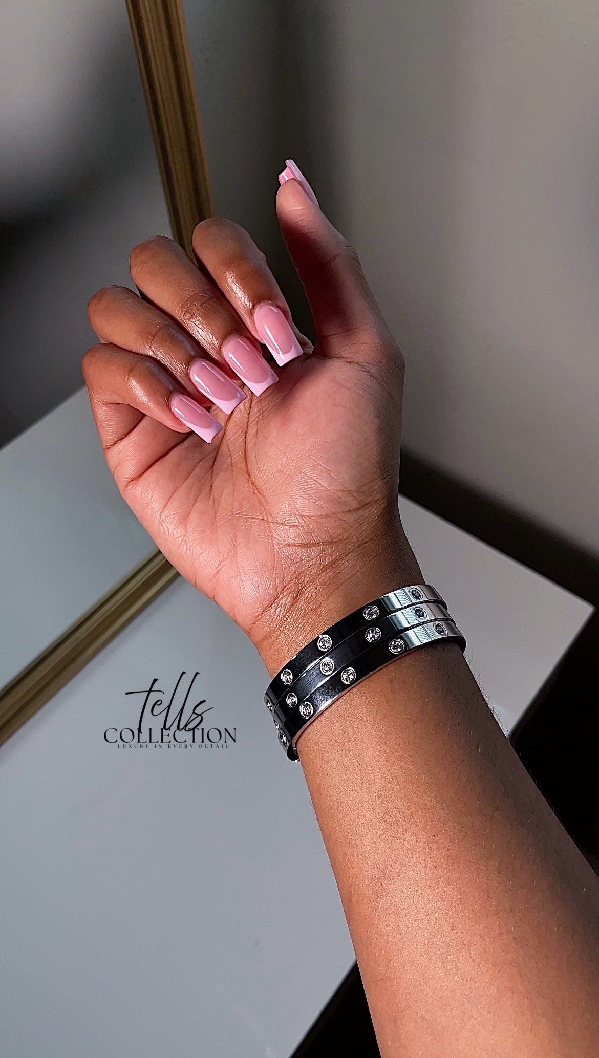 tells signature bangle